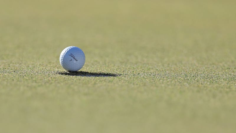 Jeder kennt das auslippen des Balls beim Putt. (Foto: Getty)