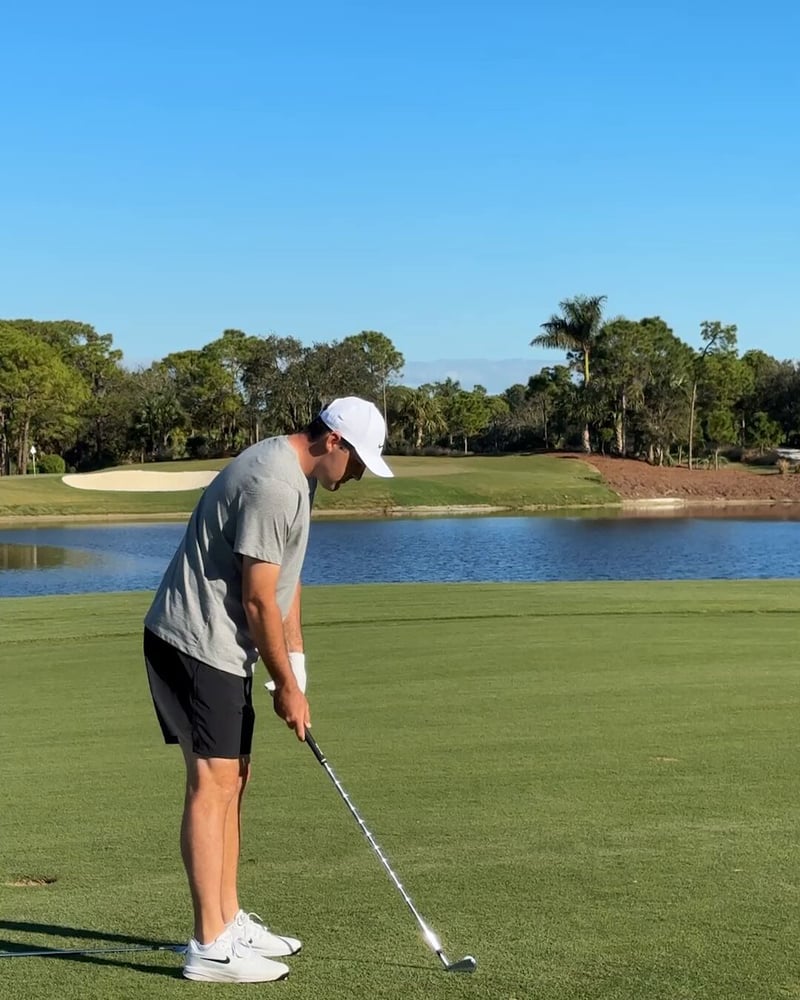 Scottie Scheffler beeindruckt mit spektakulärem Skip-Shot - (@TaylorMadeGolf)