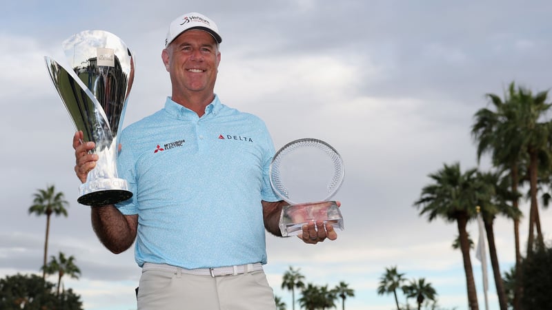 Stewart feiert seinen ersten Charles Schwab Cup der PGA Tour Champions (Foto: Getty)