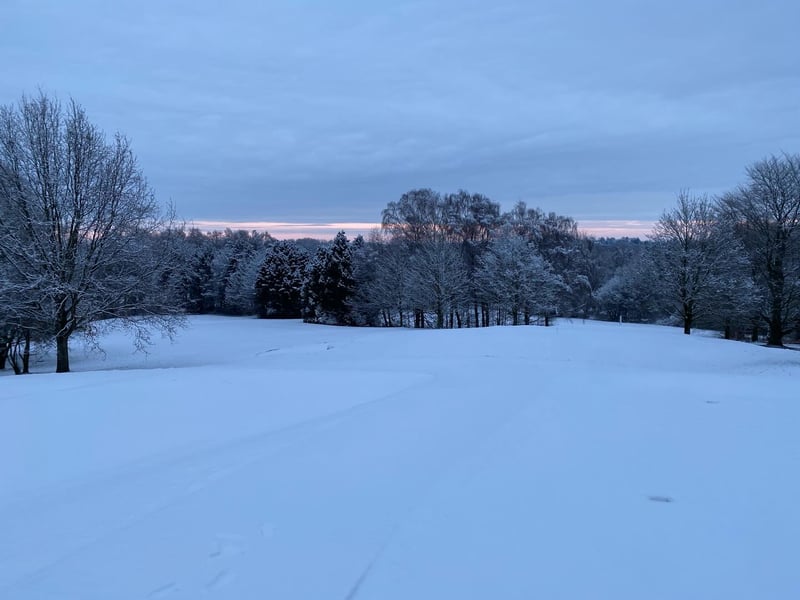 https://www.instagram.com/golfclub_hubbelrathWinterliche Ruhe auf dem Golfplatz des Golf Club Hubbelrath erleben