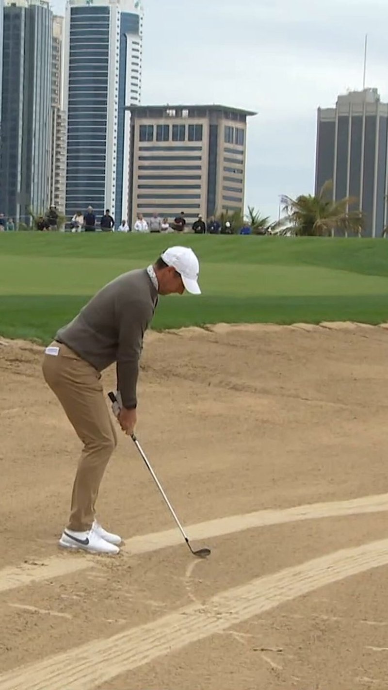 Rory McIlroys spektakulärer Eagle beim Hero Dubai Desert Classic - (@DPWorldTour)