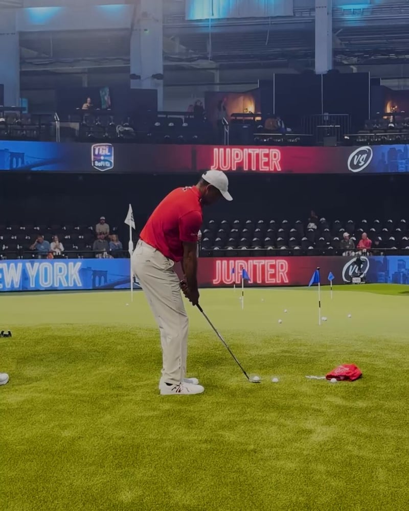 Tiger Woods beeindruckt mit Putting bei der Tomorrow Golf League - (@PGATOUR)