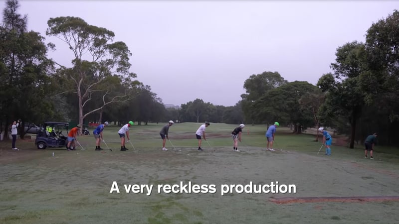 Die wohl gefährlichste Golfrunde aber schnellste Golfrunde spielten 5 Läufer und 5 Golfer. (Foto: YouTube/Lachlan Earnshaw)