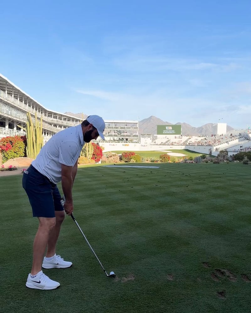 Weltranglistenerster erlebt ruhigen Moment auf Bahn 16 - (@TaylorMadeGolf)