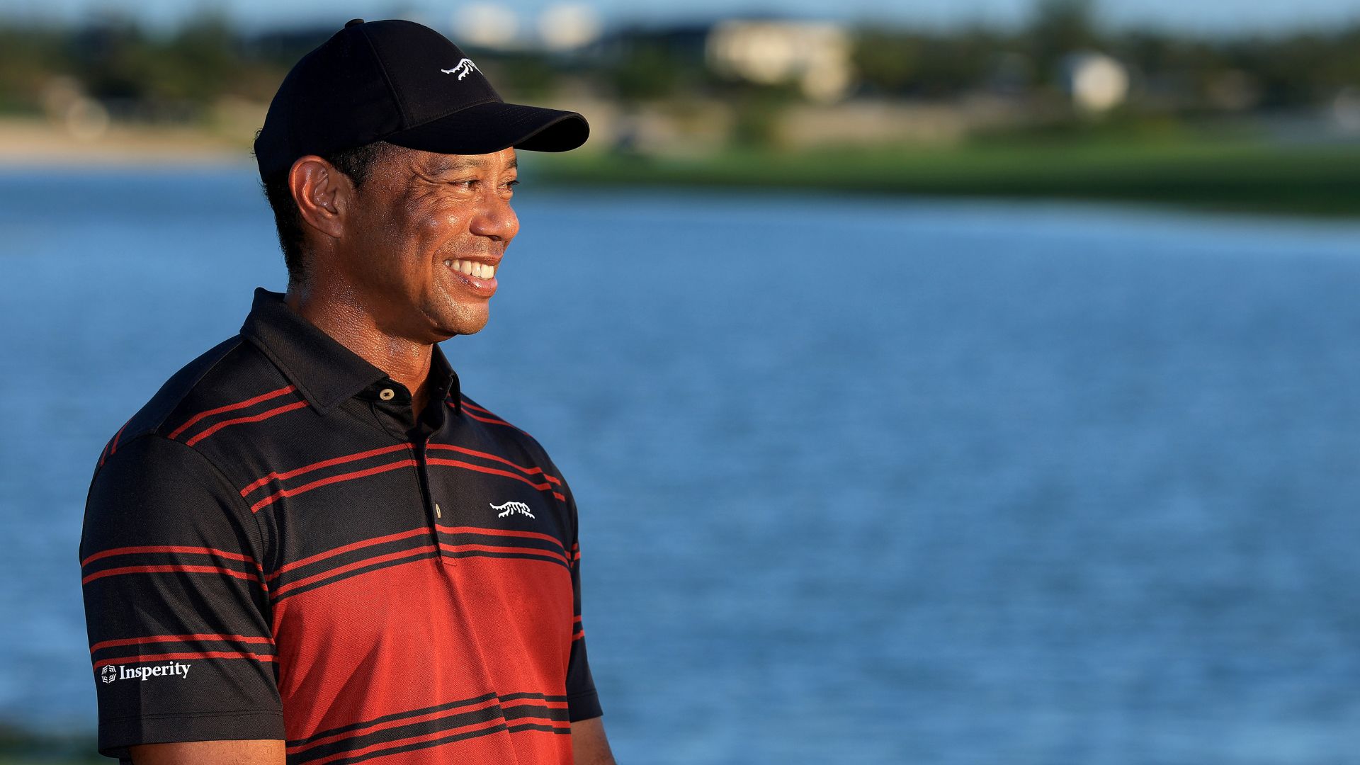 Tiger Woods gibt auf einer Pressekonferenz Einblicke in seinen Gesundheitszustand und seine Zukunft (Foto: Getty)