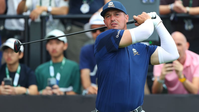 Bryson DeChambeau führt bei LIV Golf Singapore nach zwei Runden und geht mit Vorsprung ins Wochenende. (Foto: Getty)