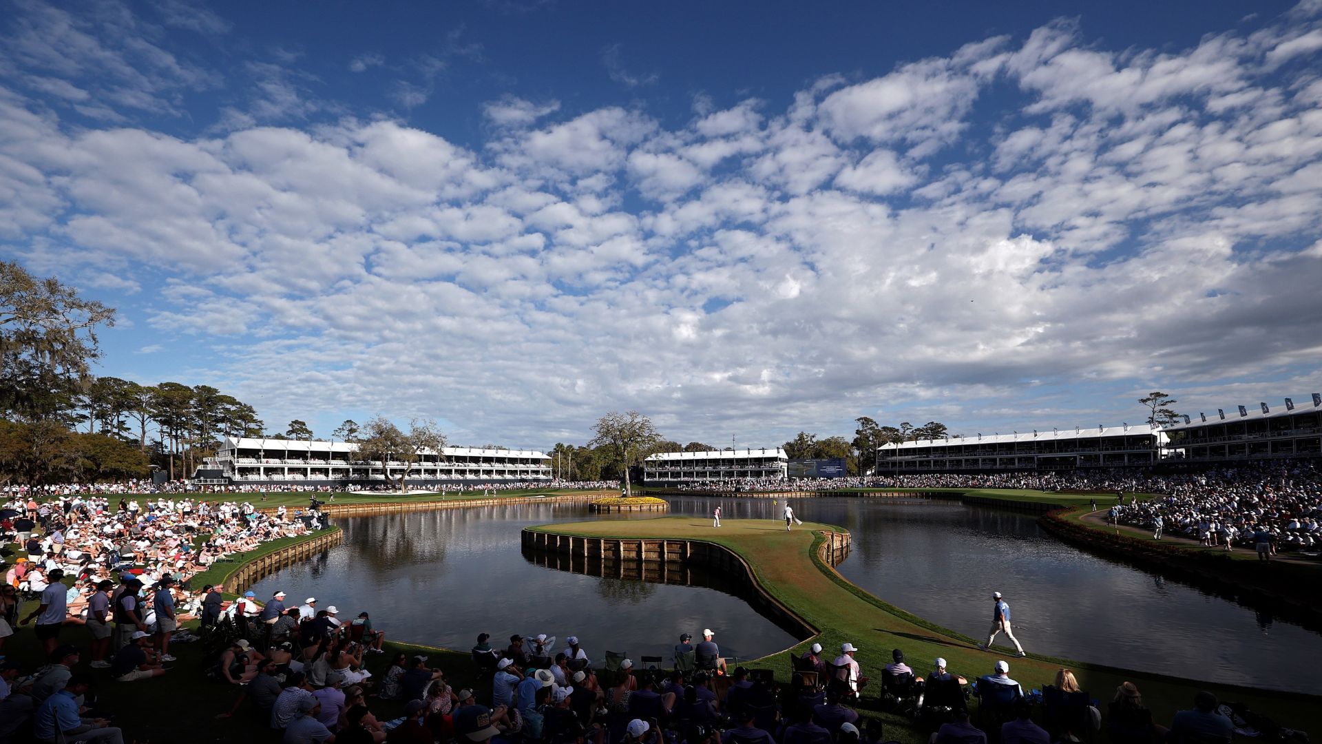 Das legendäre Loch 17 auf dem TPC Sawgrass bringt in diesem Jahr eine Hommage an Tiger Woods (Foto: Getty)