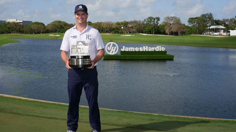 Zach Johnson feiert bei seinem Champions Tour Debüt den Sieg bei der James Hardie Pro Football Hall of Fame Invitational. (Foto: Getty)