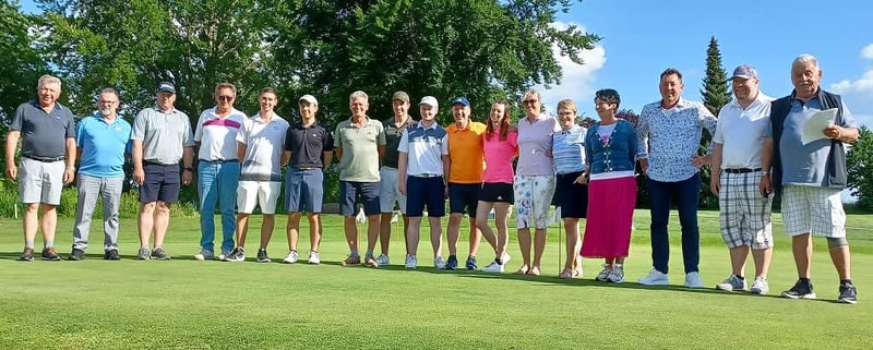 65 Golferinnen und Golfer zeigen „heißen“ Sport