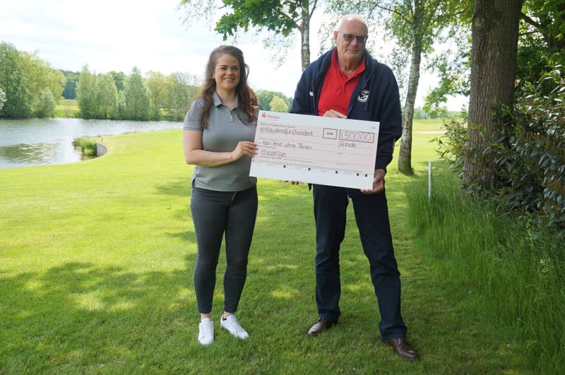 Scheckübergabe im Golfclub Gut Glinde