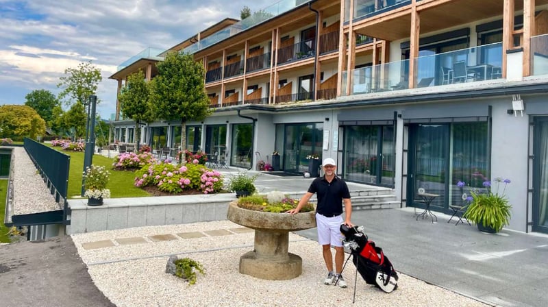 Zwischen schnellen Grüns und dem türkisfarbenen Wörthersee. Das Hermitage Vital Resort.