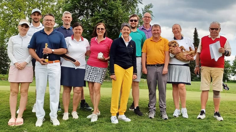 Bei der Premiere geben die Frauen den Ton an