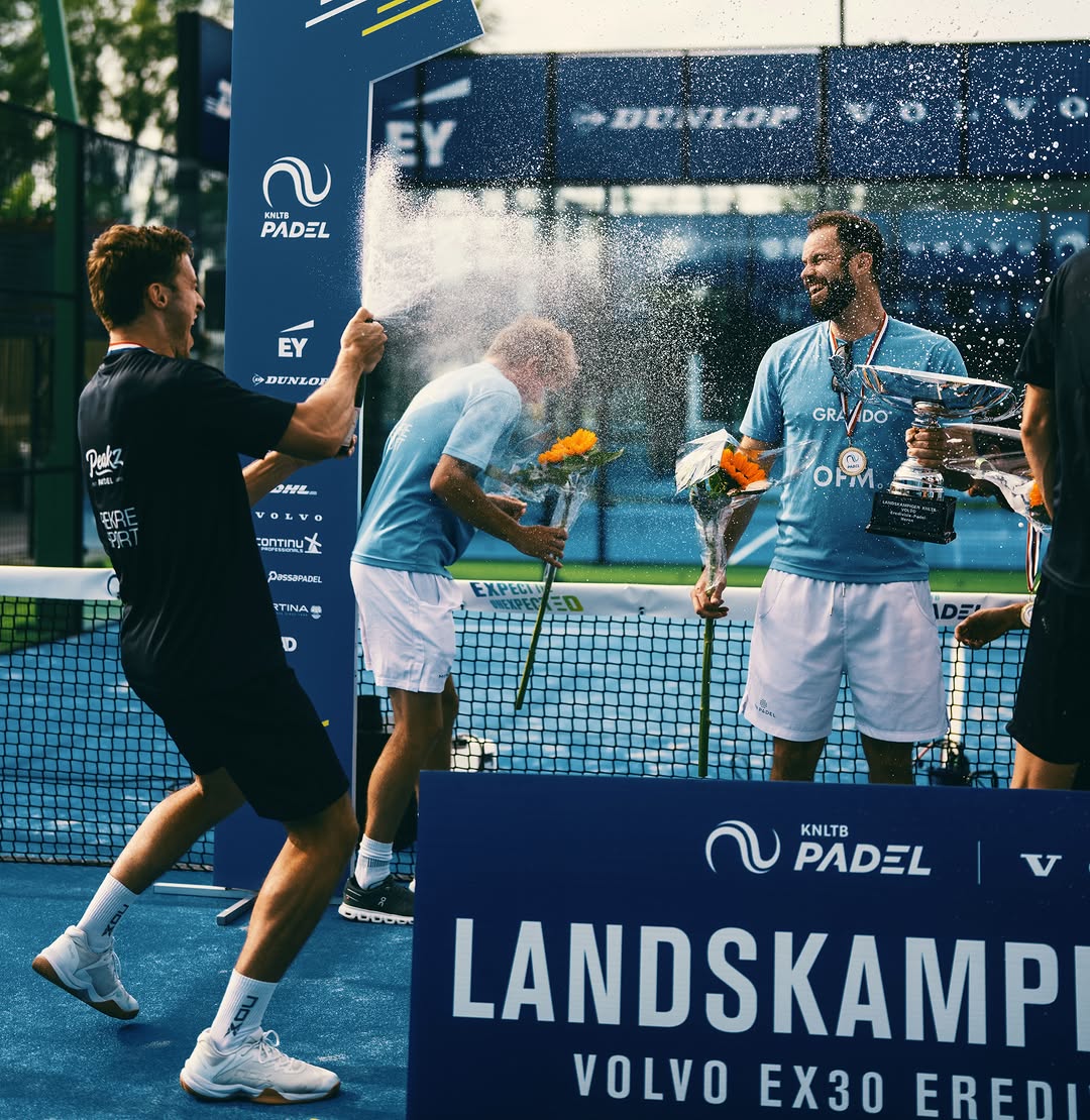 Team Peakz Rekre X3 krönt sich zum Doppel-Landskampioen der Eredivisie Padel
