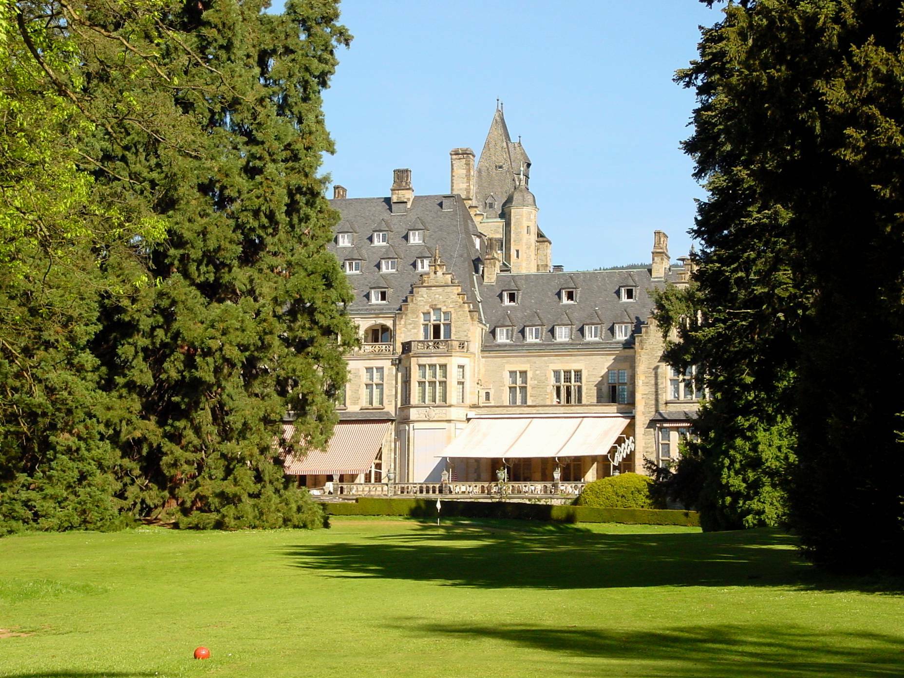Die 14. Bahn mit Blick auf das Schloss. Bildquelle: GLC Kronberg