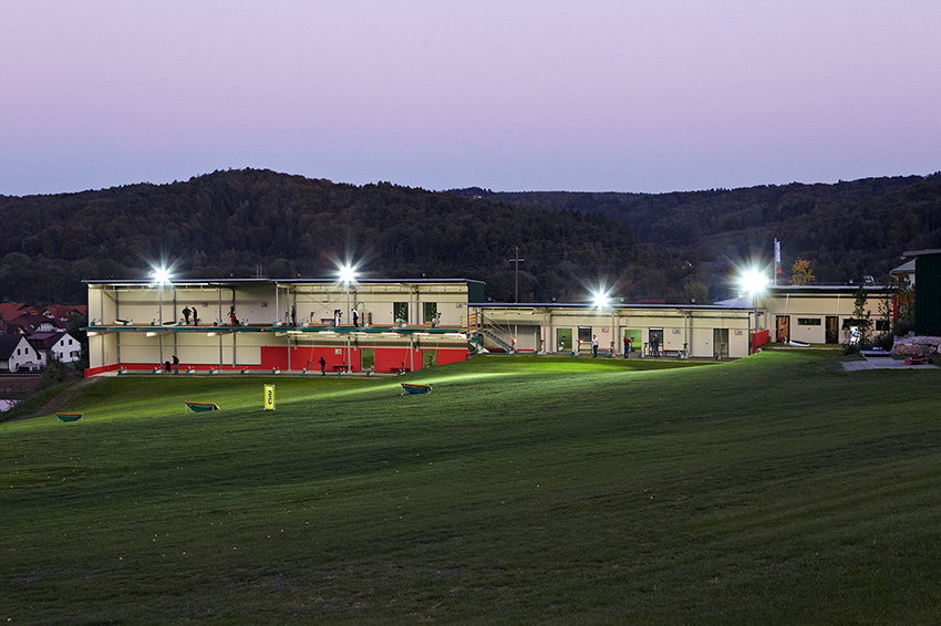 Abschlagen bis in den Abend hinein.
(Foto: Golfclub Klockerhof)
