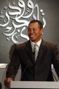 Golfer Tiger Woods bei einer Ansprache in Dubai