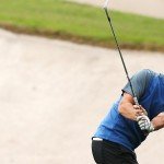 Rory McIlroy spielt sich am zweiten Tag der Australian Open als Rundenbester an den Führenden Adam Scott heran.