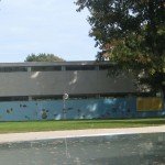 Im Freibad ist der Kinderpool das größte Hindernis.