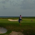 Robert Karlsson führt zur Zeit bei der OHL Classic at Mayakoba, die erneut wegen Dunkelheit unterbrochen wurde.