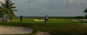 Robert Karlsson führt zur Zeit bei der OHL Classic at Mayakoba, die erneut wegen Dunkelheit unterbrochen wurde.