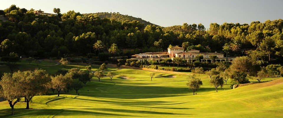 Golfen unter blauem Himmel und in mediterraner Pflanzenwelt - Son Muntaner Golf. (Foto: Flickr)
