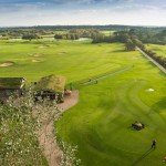 Mitten im reizvollen Dithmarschen liegen 27 liebevoll gepflegte Golfbahnen, perfekt integriert in die landestypische Geest- und Knicklandschaft. (Foto: Gut Apeldör)