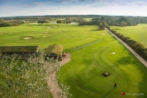 Mitten im reizvollen Dithmarschen liegen 27 liebevoll gepflegte Golfbahnen, perfekt integriert in die landestypische Geest- und Knicklandschaft. (Foto: Gut Apeldör)