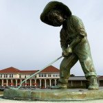 Eine Statue des "Putter Boy" vor dem Clubhaus auf Pinehurst No. 2, dem Austragungsort der US Open 2014, zeigt die Richtung an.