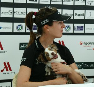 Sandra Gal reiste zusammen mit ihrer Hündin Emmy zur Ladies German Open.