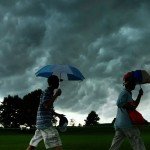 Wer beim Golf von einem Gewitter überrascht wird und es nicht mehr ins Clubhaus schafft, sollte sich schnell in tiefer liegende Bereiche des Golfplatzes retten (z.B. Bunker). (Foto: Getty)