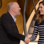 Sandra Gal besuchte Stefan Raab in TV Total und machte einen kleinen Wettbewerb im Chippen gegen den Entertainer.