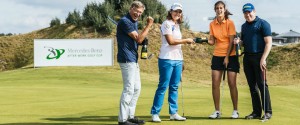 Eine 9-Loch-Runde im Texas Scramble Format gegen die LET-Spielerin Karolin Lampert (2. v. li.) stand für die Golf Post Gewinnerin (2. v. re.) und zwei weitere Glückspilze auf dem Programm. (Foto: Mercedes-Benz)