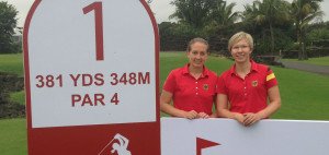 Ann-Kathrin Lindner (r.) und Nina Holleder bei der World Ladies Championship im Mission Hills Resort.