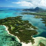 Der Le Touessrok Golfplatz schlängelt sich seinen Weg rund um die Ile aux Cerfs. Eine kleine Insel, die direkt an der Trou d´Eau Douce liegt, der größten Lagune Mauritius.