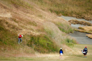 Bernd Wiesberger muss sich aus dem Rough befreien. (Foto: Getty)