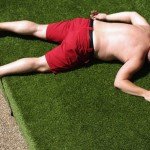 Für eine erfolgreiche Golfrunde auch bei Hitze: Eincremen, Kopfbedeckung, helle Kleidung und viel zu trinken. (Foto: Getty)