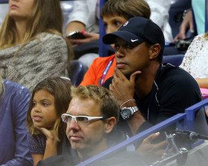 Tiger Woods schaut bei der US Open 2015 das Duell zwischen Rafael Nadal und Fabio Fognini (Foto: Getty)