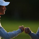 Suzann Pettersen (l.) und Charley Hull drehen am frühen Sonntagmorgen ihr am Vortag wegen Dunkelheit abgebrochenes Match auf den letzten drei Löchern.