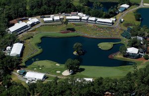 Eine grüne Insel: Mitten auf dem See muss man am 17. Loch auf dem TPC Sawgrass einlochen. (Foto: getty)