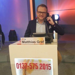 Matthias Gräf am Telefon für den RTL-Spendenmarathon. (Foto:Golf Post)