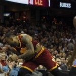 Gleich kracht´s: LeBron James vor seinem Zusammenprall mit Ellie Day. (Foto: Getty)