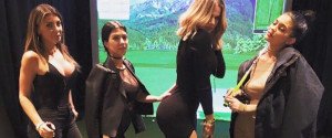 Die Kardashians am Golfsimulator. (Foto: Instagram/ @khloekardashian)