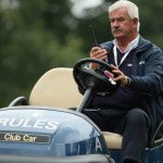 Alle Hände voll zu tun - Die Referees müssen auch in kuriosen Fällen regelfest sein. (Foto: Getty)