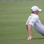 Faszien können mit verschiedenen Hilfen angesprochen werden: auch ein Tennisball tut's manchmal, wie hier bei Chris Wood. (Foto: Getty)