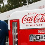 Ein Sponsoring, das die Kasse füllt - Jordan Spieth und Coca Cola. (Foto: Getty)