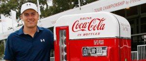 Ein Sponsoring, das die Kasse füllt - Jordan Spieth und Coca Cola. (Foto: Getty)