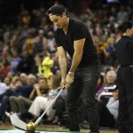 Jason Day im Dezember 2015 beim Basketball. (Foto: Getty)