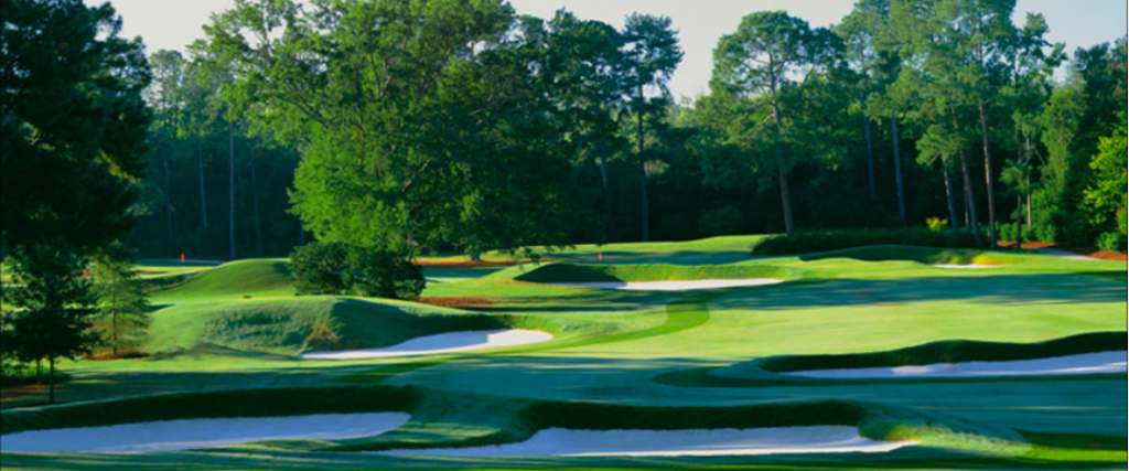 Die weich gezeichnete Führung des Grüns auf dem Platz des Augusta Country Club. (Foto: www.augcc.com)