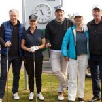 Prominente Gratulanten zum Zehnjährigen des A-Rosa Golf Club (v.l.): Franziska Knuppes Eheman Christian Möstl, Jan Josef Liefers, Klaus Wowereit, Anna Loos, das Ehepaar Suzanne von Borsody/Jens Schniedenharn, Herbert Knaup und Roman Knizka mit Gastgeberin Vanessa Herbon. (Foto: A-Rosa Golf Club.)