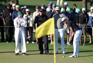 Mit Dustin Johnson und dem amtierenden US-Amateur-Champion Bryson DeChambeau hatte der Linkshänder zwei Spieler zum "Zocken" an seiner Seite. (Foto: Getty)